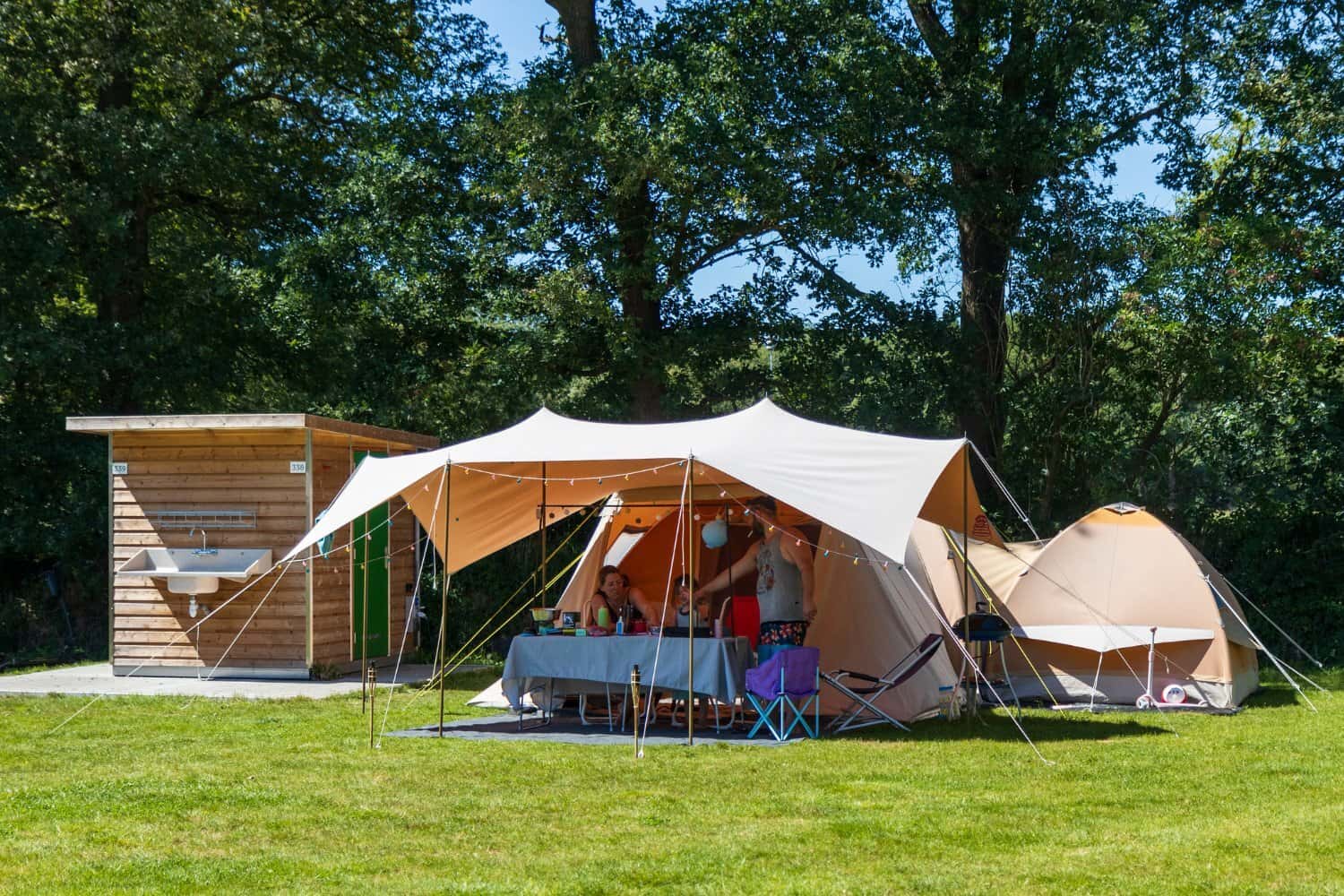 Stellplatz mit privaten Sanitäranlagen