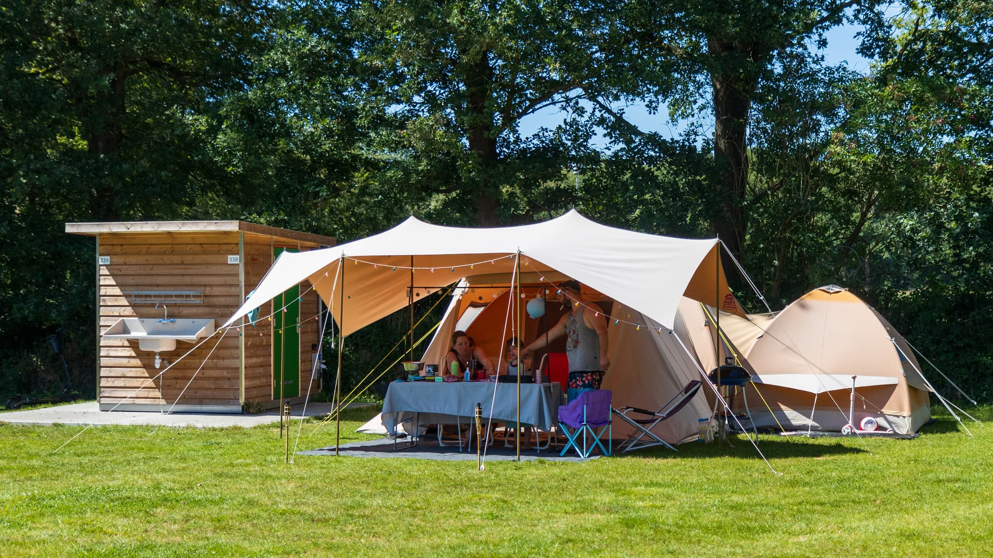 Kamperen met tent en privé sanitair voor extra comfort op camping Westerbergen in Drenthe